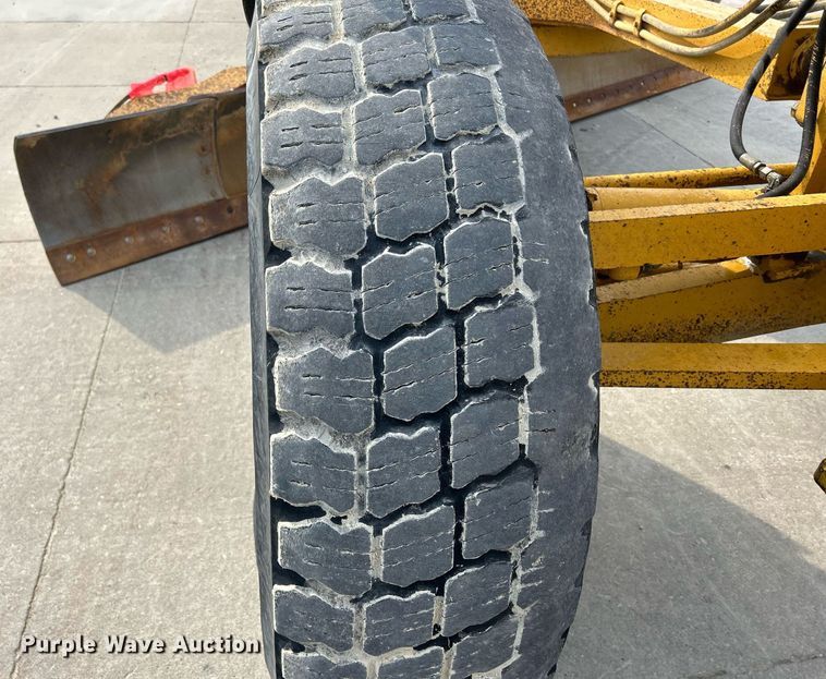 image for item DQ0940 2005 Caterpillar 140H VHP  motor grader