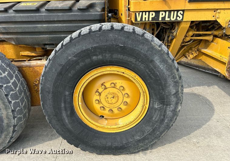 image for item DQ0940 2005 Caterpillar 140H VHP  motor grader