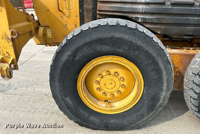 image for item DQ0940 2005 Caterpillar 140H VHP  motor grader