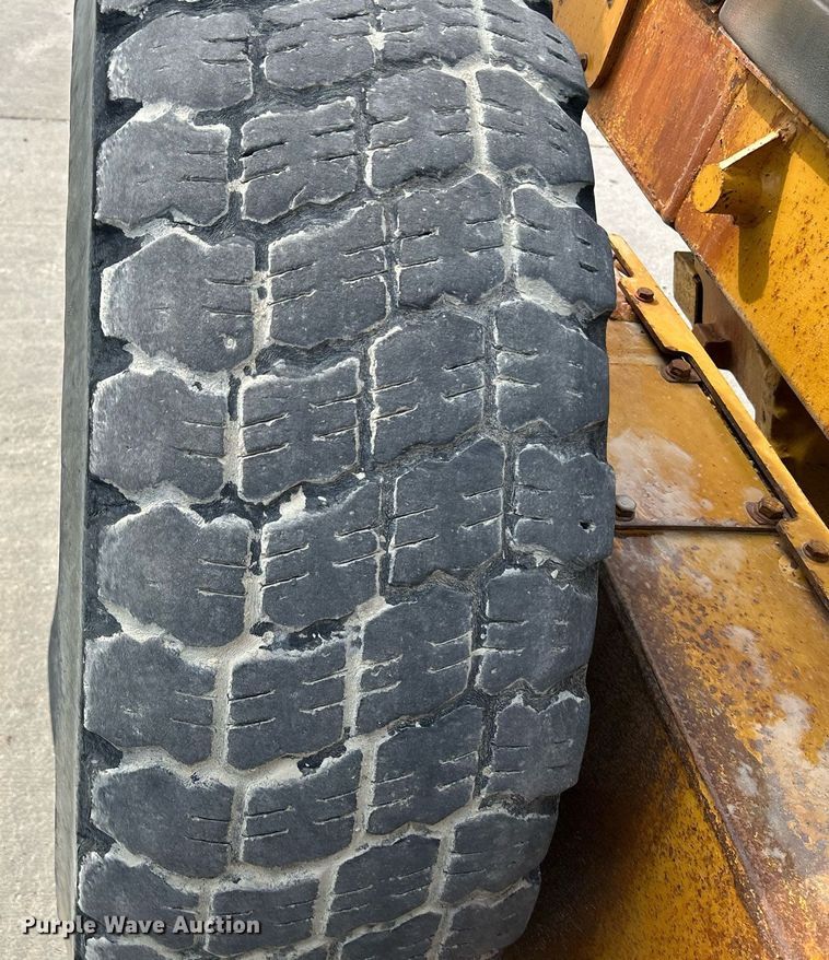 image for item DQ0940 2005 Caterpillar 140H VHP  motor grader