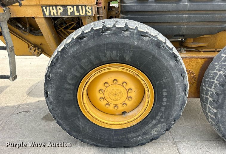 image for item DQ0940 2005 Caterpillar 140H VHP  motor grader