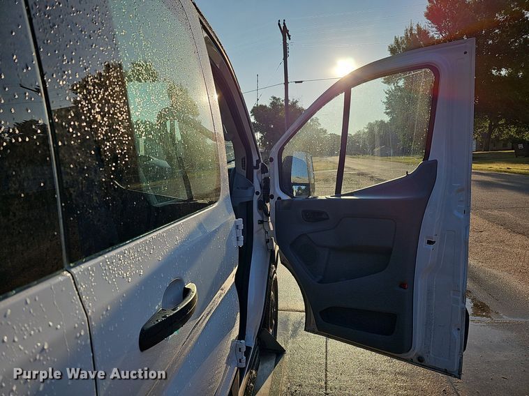 image for item DQ1091 2015 Ford Transit 350  van