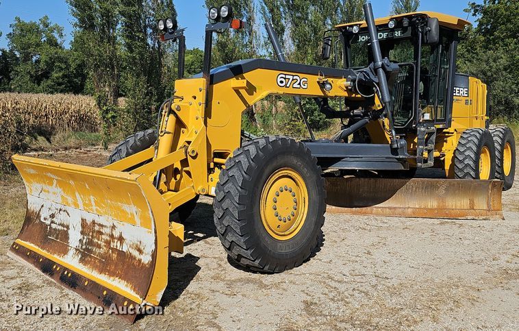 image for item DQ1114 2010 John Deere 672G  motor grader