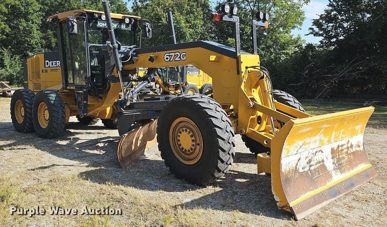 image for item DQ1114 2010 John Deere 672G  motor grader