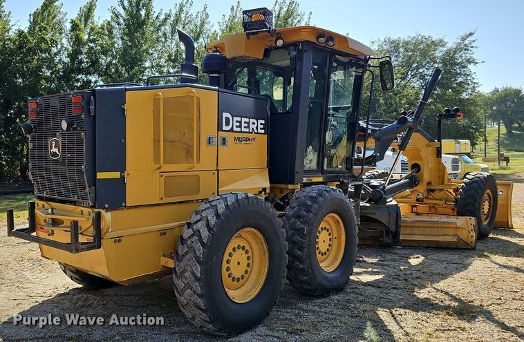 image for item DQ1114 2010 John Deere 672G  motor grader