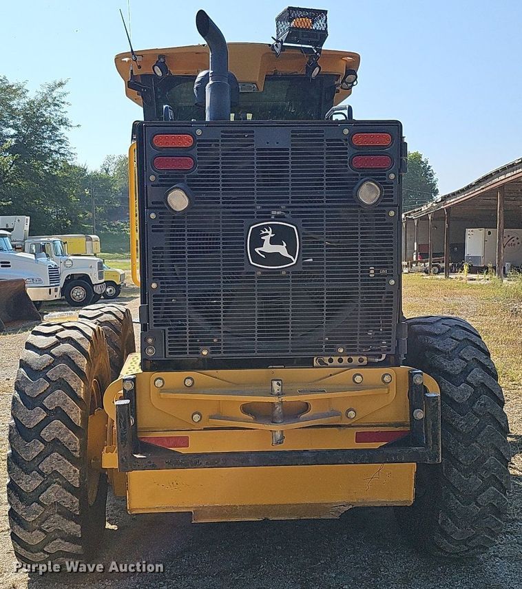 image for item DQ1114 2010 John Deere 672G  motor grader