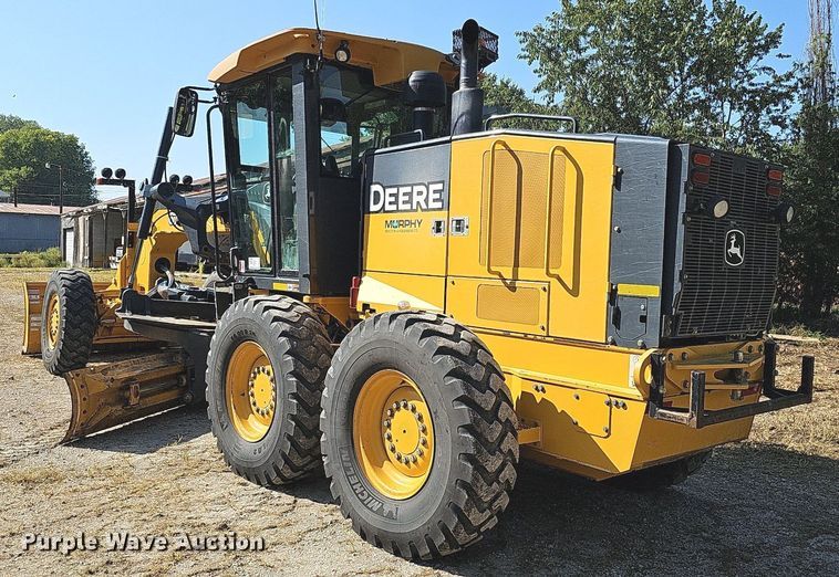 image for item DQ1114 2010 John Deere 672G  motor grader