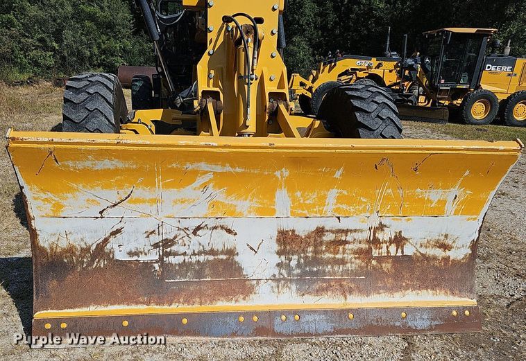 image for item DQ1114 2010 John Deere 672G  motor grader