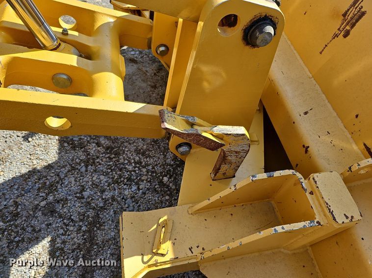 image for item DQ1114 2010 John Deere 672G  motor grader