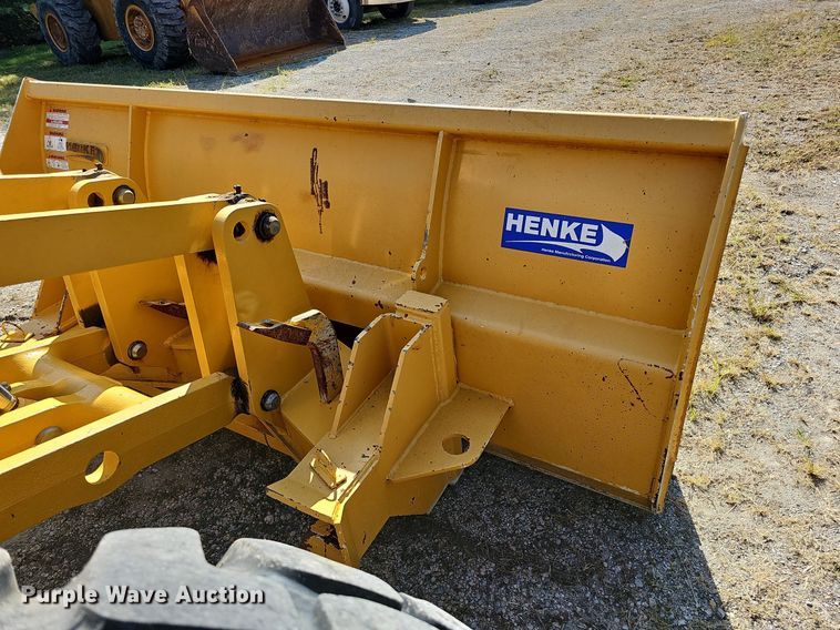 image for item DQ1114 2010 John Deere 672G  motor grader