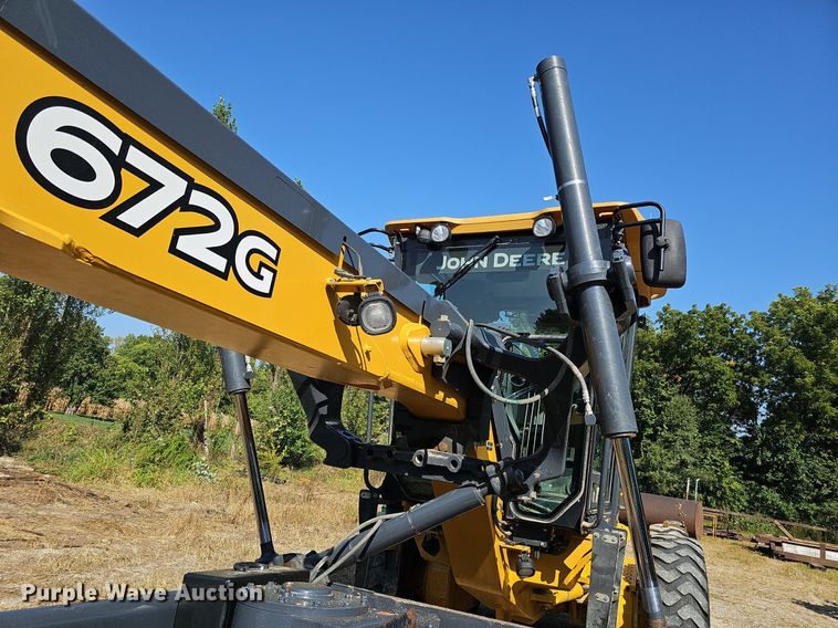 image for item DQ1114 2010 John Deere 672G  motor grader