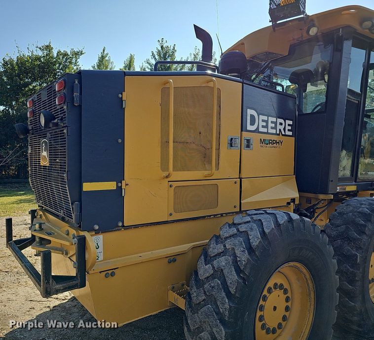 image for item DQ1114 2010 John Deere 672G  motor grader