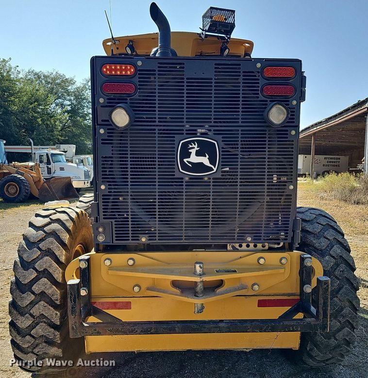 image for item DQ1114 2010 John Deere 672G  motor grader