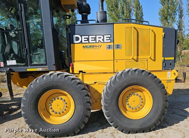 image for item DQ1114 2010 John Deere 672G  motor grader