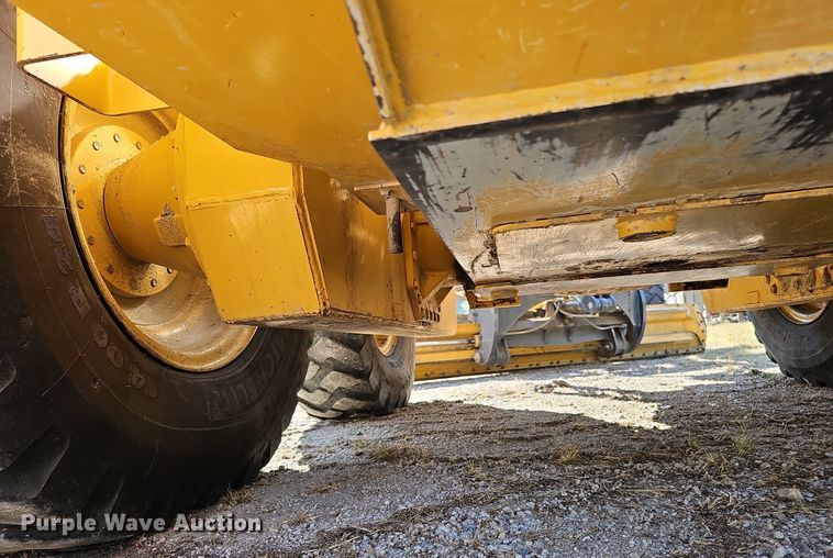 image for item DQ1114 2010 John Deere 672G  motor grader