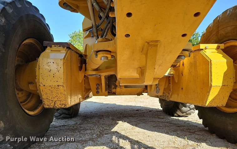 image for item DQ1114 2010 John Deere 672G  motor grader