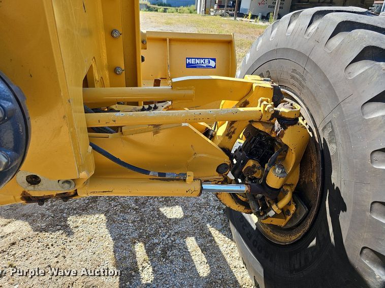 image for item DQ1114 2010 John Deere 672G  motor grader