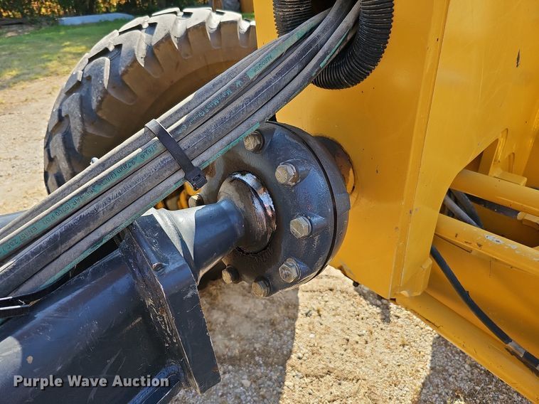 image for item DQ1114 2010 John Deere 672G  motor grader