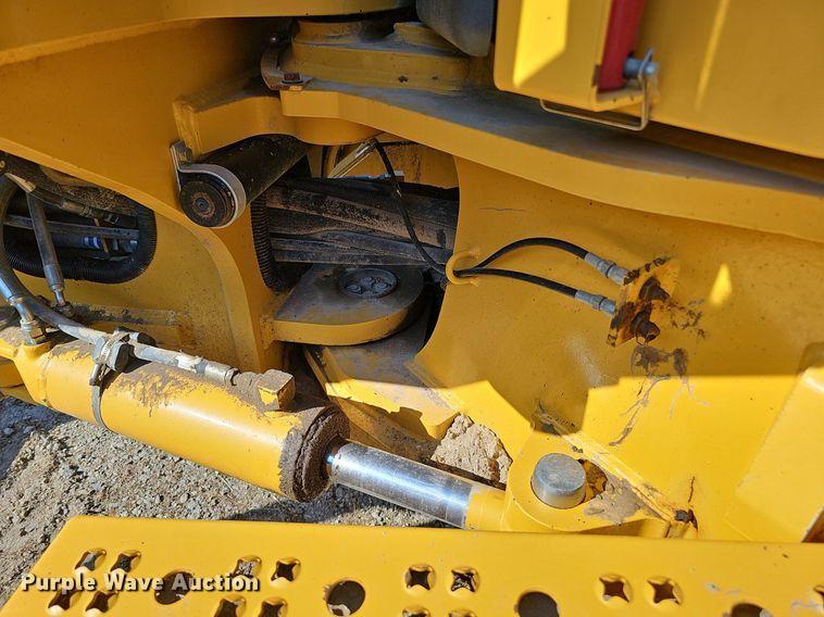 image for item DQ1114 2010 John Deere 672G  motor grader