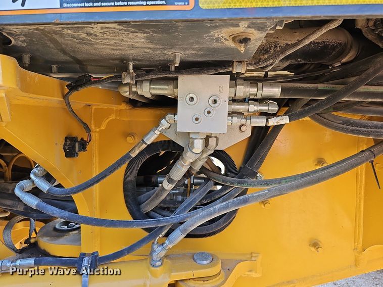 image for item DQ1114 2010 John Deere 672G  motor grader