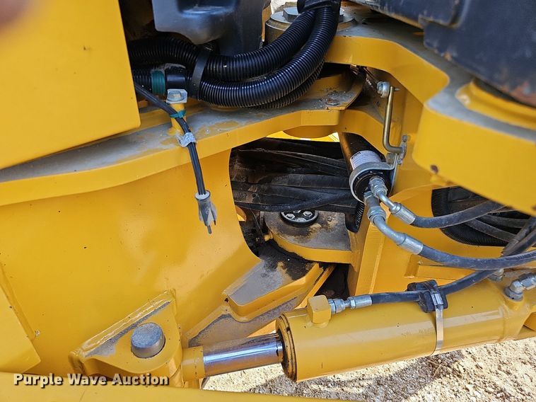 image for item DQ1114 2010 John Deere 672G  motor grader