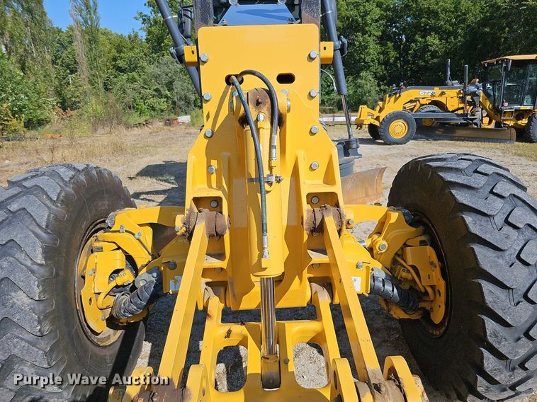 image for item DQ1114 2010 John Deere 672G  motor grader