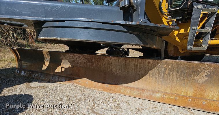 image for item DQ1114 2010 John Deere 672G  motor grader