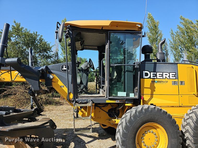 image for item DQ1114 2010 John Deere 672G  motor grader