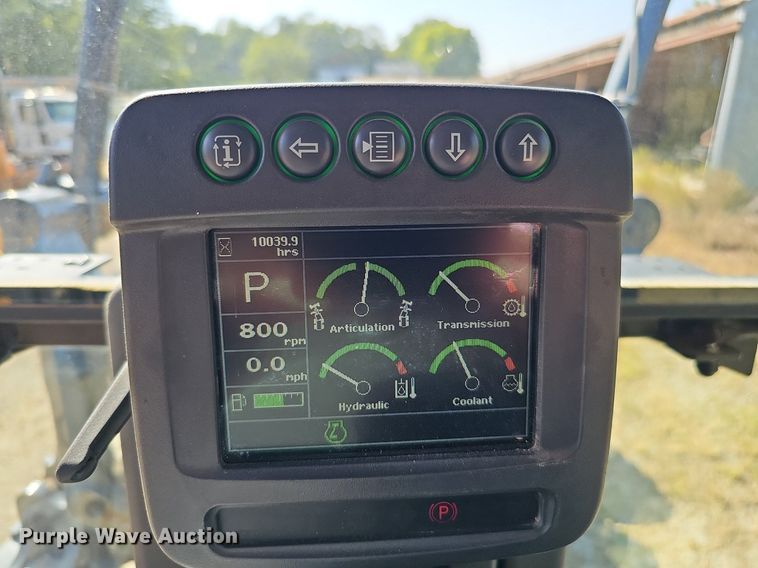 image for item DQ1114 2010 John Deere 672G  motor grader