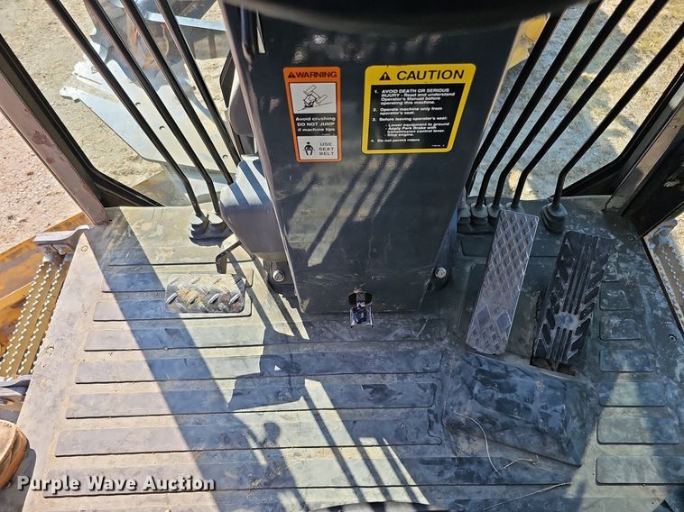 image for item DQ1114 2010 John Deere 672G  motor grader