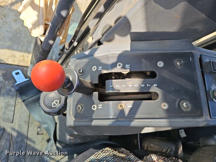 image for item DQ1114 2010 John Deere 672G  motor grader