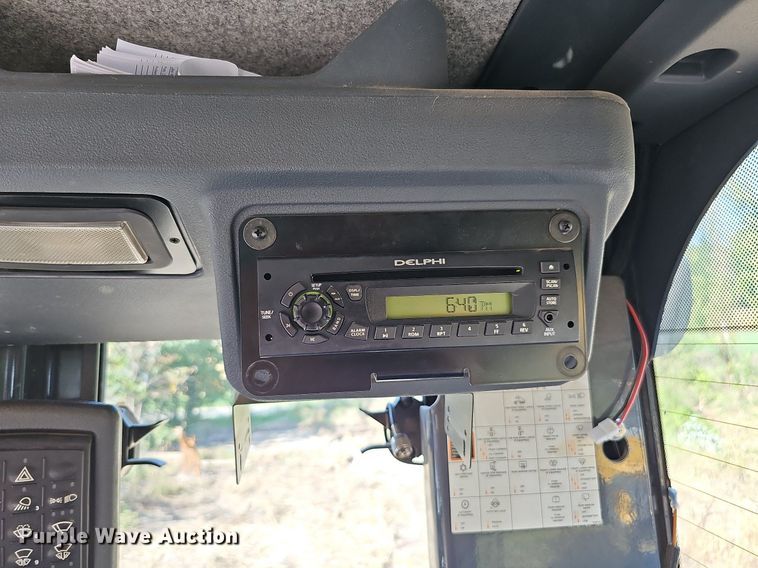 image for item DQ1114 2010 John Deere 672G  motor grader