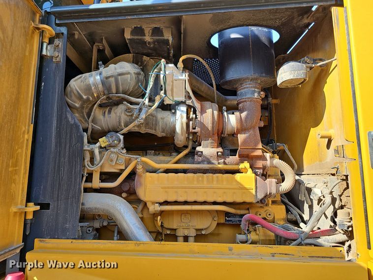 image for item DQ1114 2010 John Deere 672G  motor grader