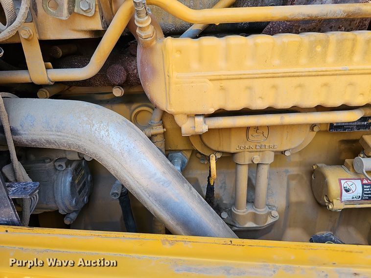 image for item DQ1114 2010 John Deere 672G  motor grader