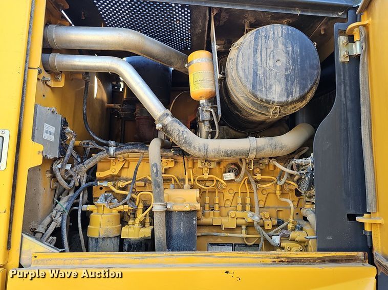 image for item DQ1114 2010 John Deere 672G  motor grader