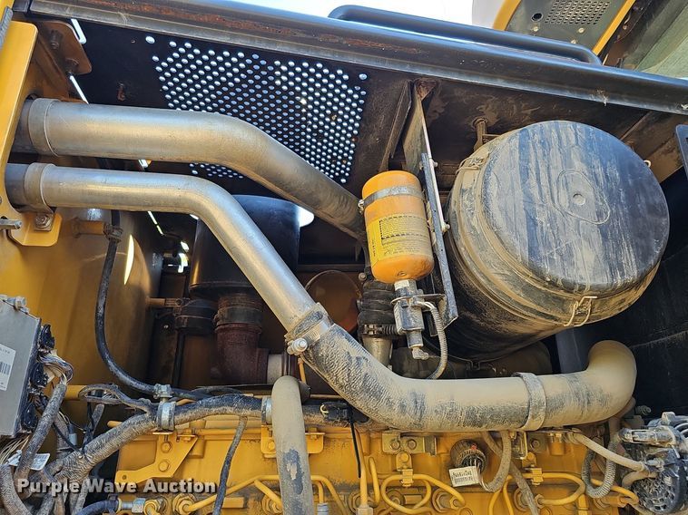 image for item DQ1114 2010 John Deere 672G  motor grader