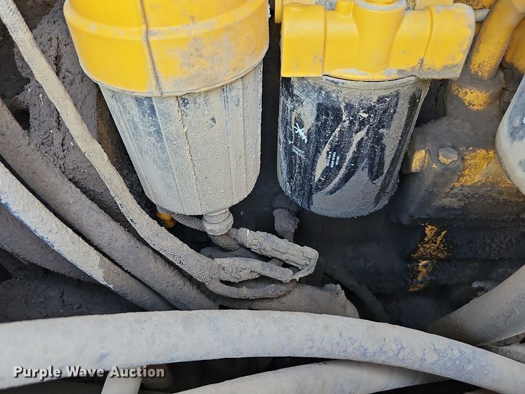 image for item DQ1114 2010 John Deere 672G  motor grader