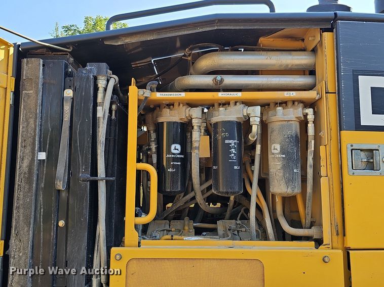 image for item DQ1114 2010 John Deere 672G  motor grader