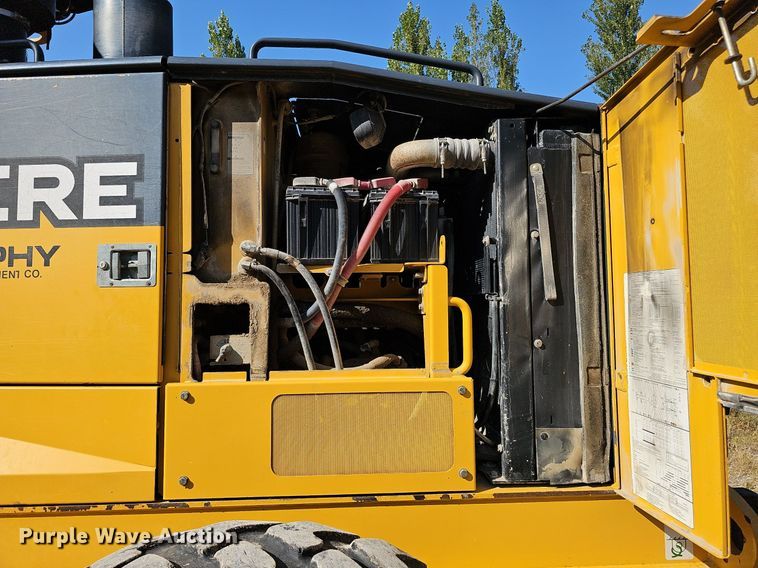 image for item DQ1114 2010 John Deere 672G  motor grader