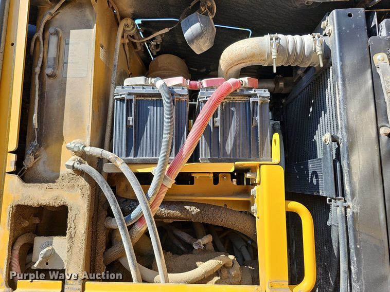 image for item DQ1114 2010 John Deere 672G  motor grader