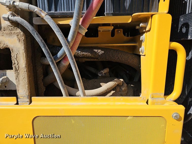 image for item DQ1114 2010 John Deere 672G  motor grader