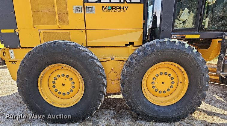 image for item DQ1114 2010 John Deere 672G  motor grader