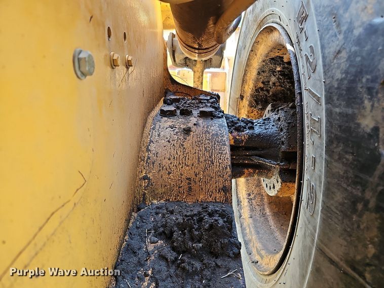 image for item DQ1116 1998 Case 621B  wheel loader