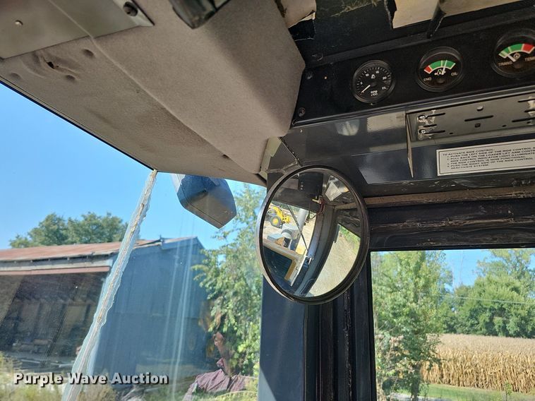 image for item DQ1116 1998 Case 621B  wheel loader