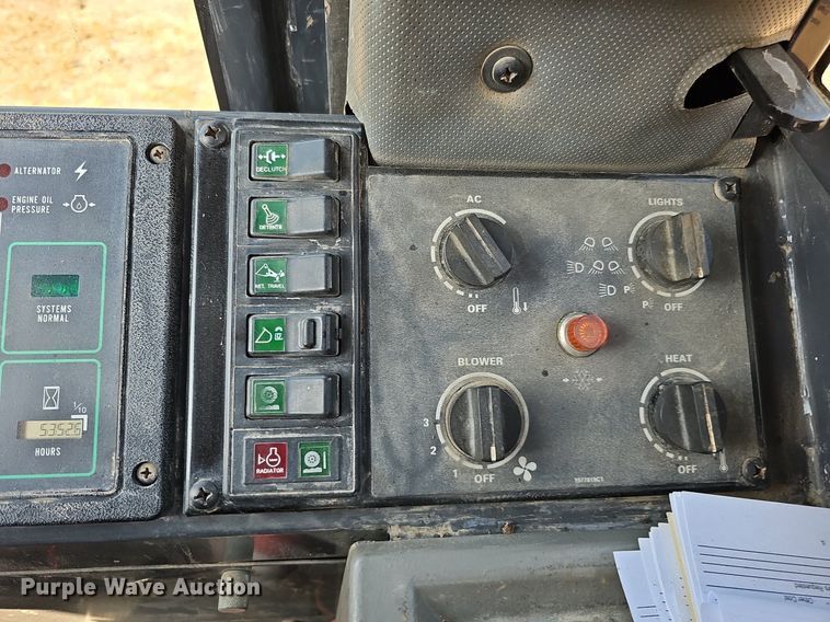 image for item DQ1116 1998 Case 621B  wheel loader