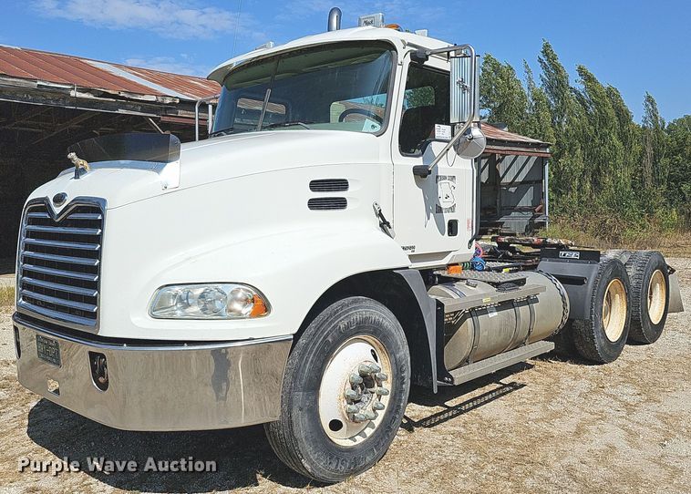 image for item DQ1117 2007 Mack CXN613  semi truck