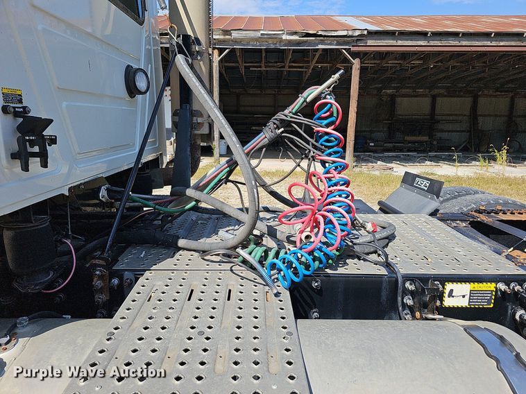 image for item DQ1117 2007 Mack CXN613  semi truck