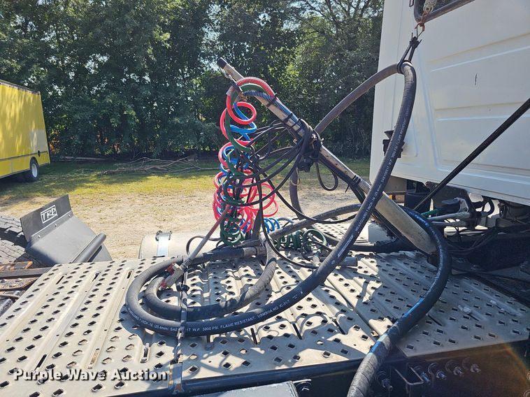 image for item DQ1117 2007 Mack CXN613  semi truck