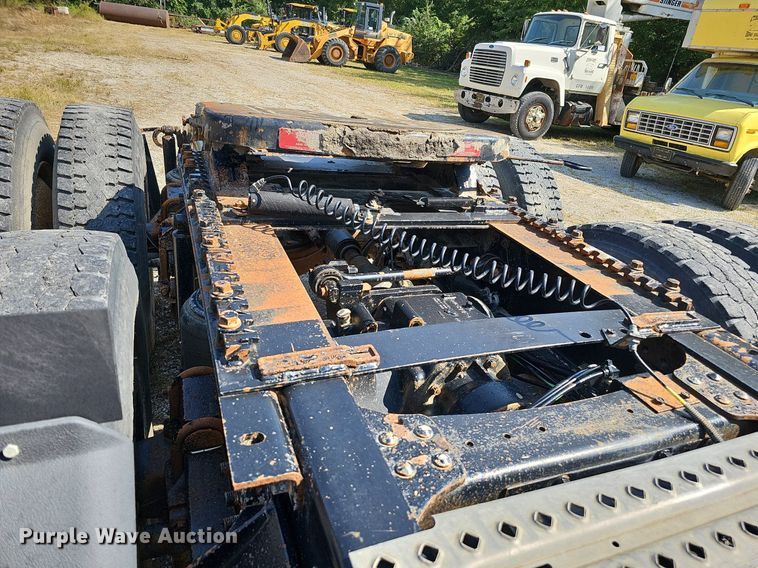 image for item DQ1117 2007 Mack CXN613  semi truck