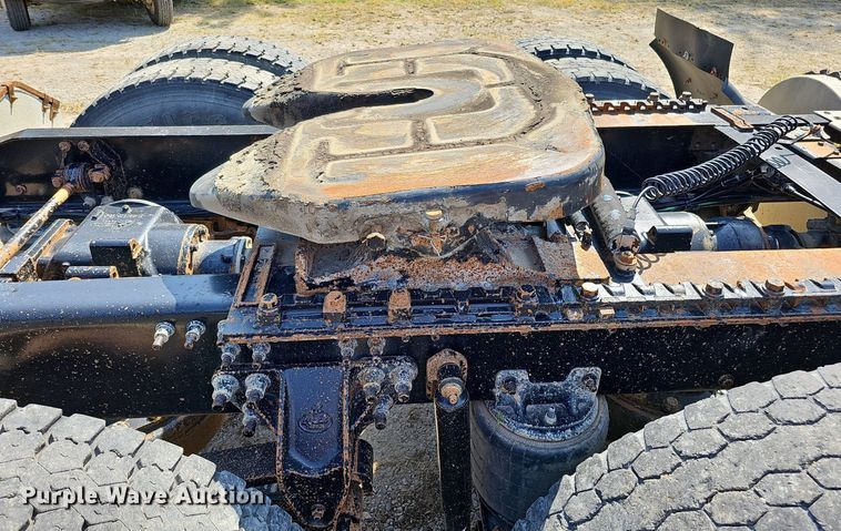 image for item DQ1117 2007 Mack CXN613  semi truck